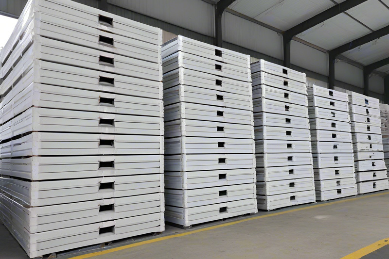 Folding prefabricated building